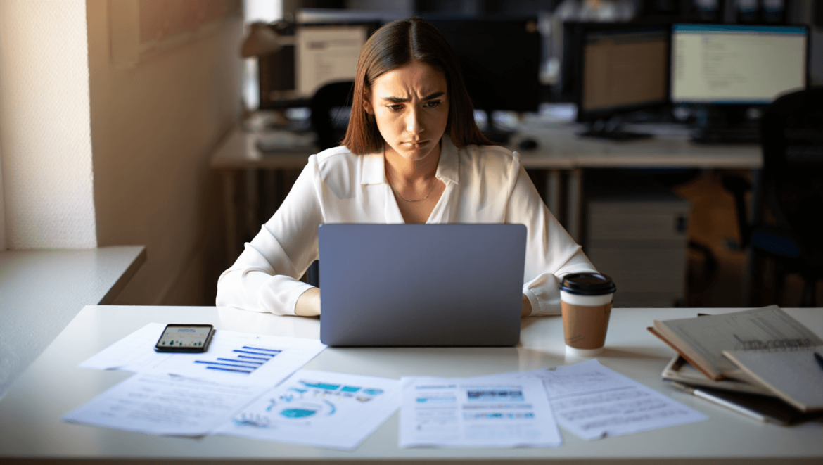 Qu'est-ce que les «emplois fantômes» et pourquoi pullulent-ils en ligne?