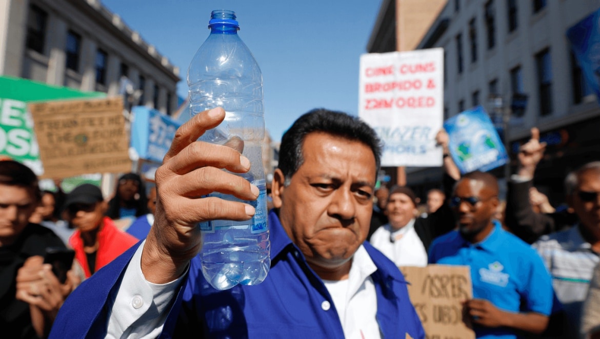 Consigne pour recyclage des bouteilles en plastique :
les collectivitÃ©s opposÃ©es au projet gouvernemental, vÃ©ritable aberration environnementale
