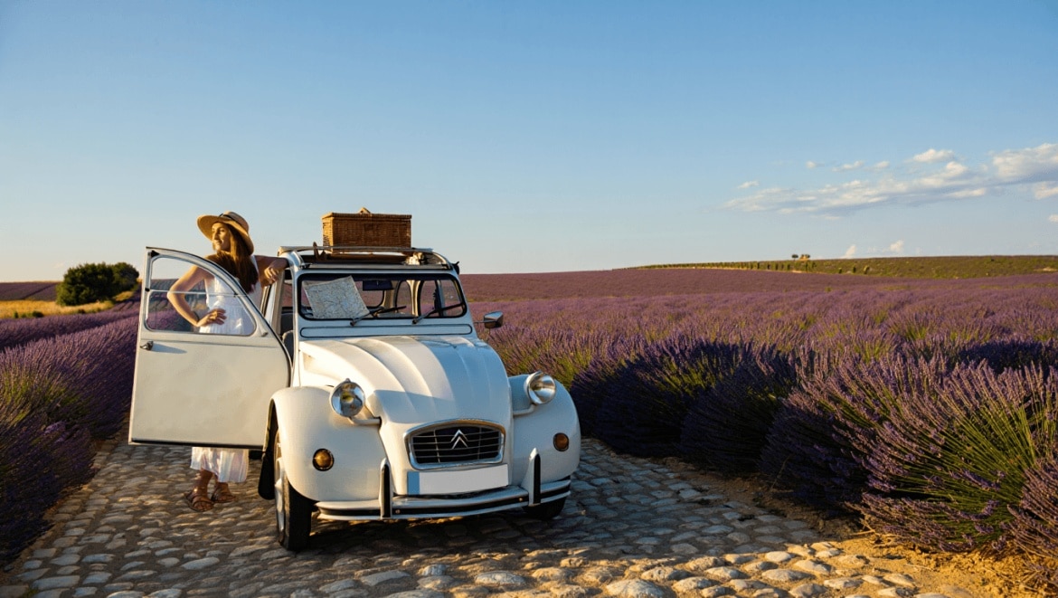 FRANCE | UN WEEK-END EN PROVENCE EN 2CV AU PAYS DE LA LAVANDE
