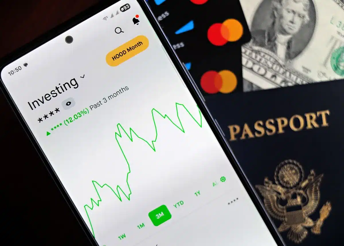 Écran d'application bancaire montrant un portefeuille d'épargne avec plusieurs produits financiers