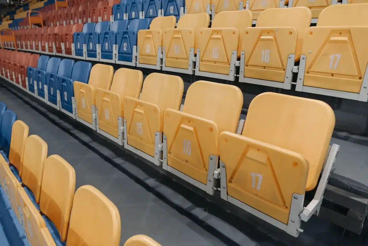 Comparaison visuelle des tarifs d'abonnement dans les gradins d'un stade