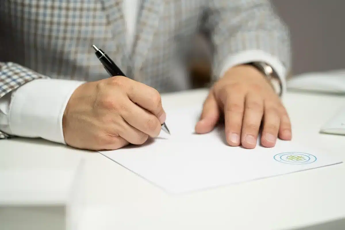 Tableau comparatif montrant les différences entre subvention, mécénat et contrat commercial
