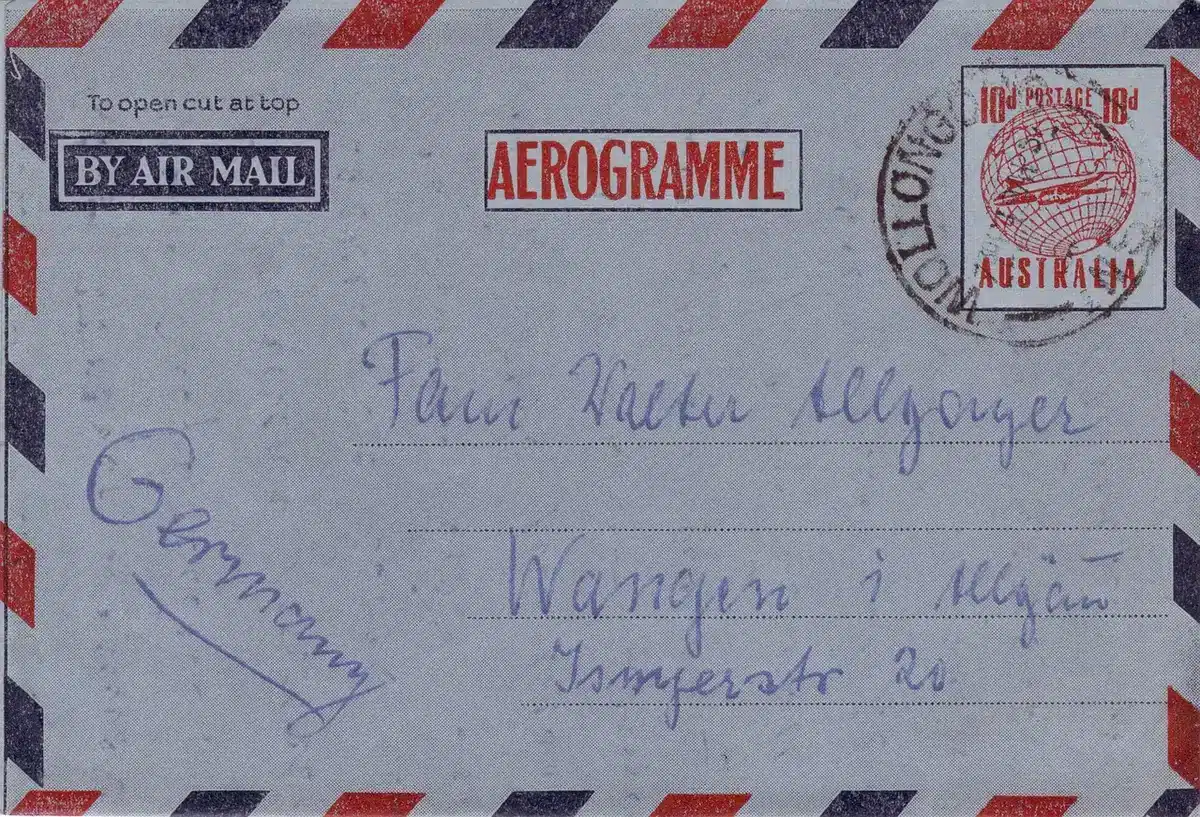 Enveloppes prêtes à être postées avec un timbre
