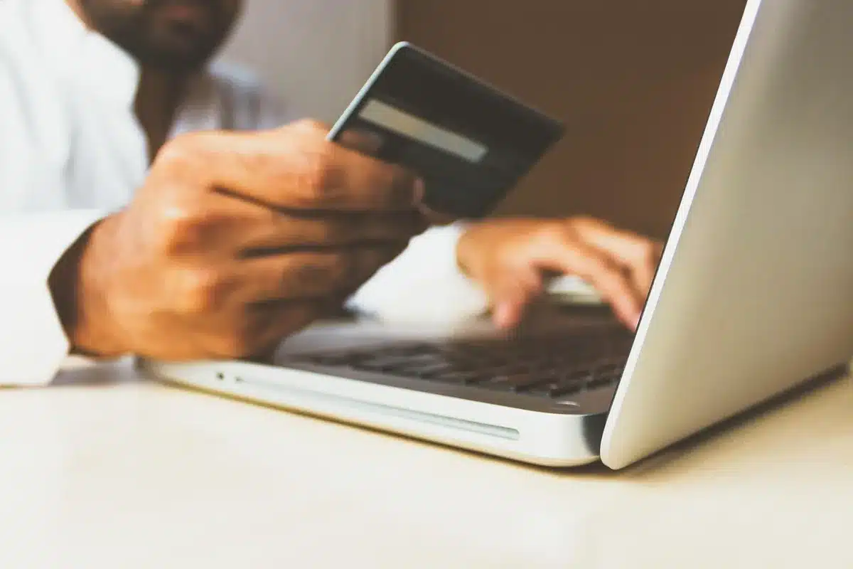 Interface d'un portail de transmission de données de paiement électronique