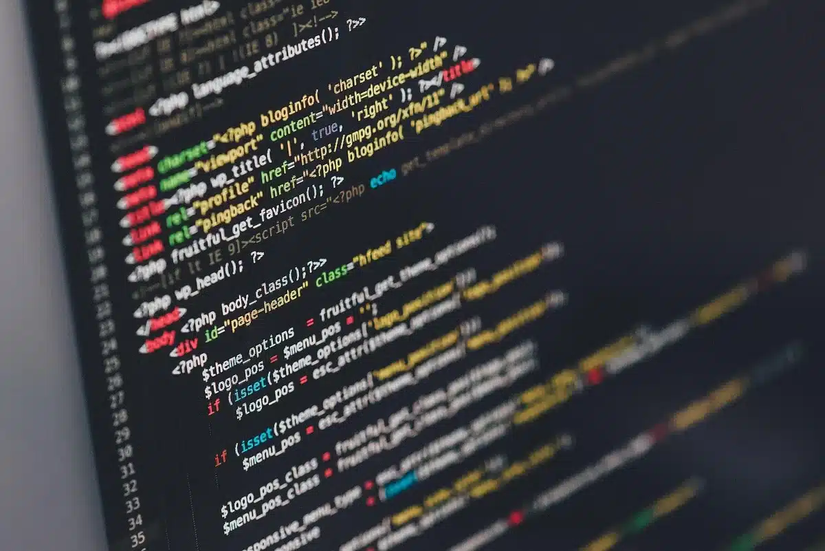 Écran d'ordinateur affichant des données de fiche produit ETF et code ISIN